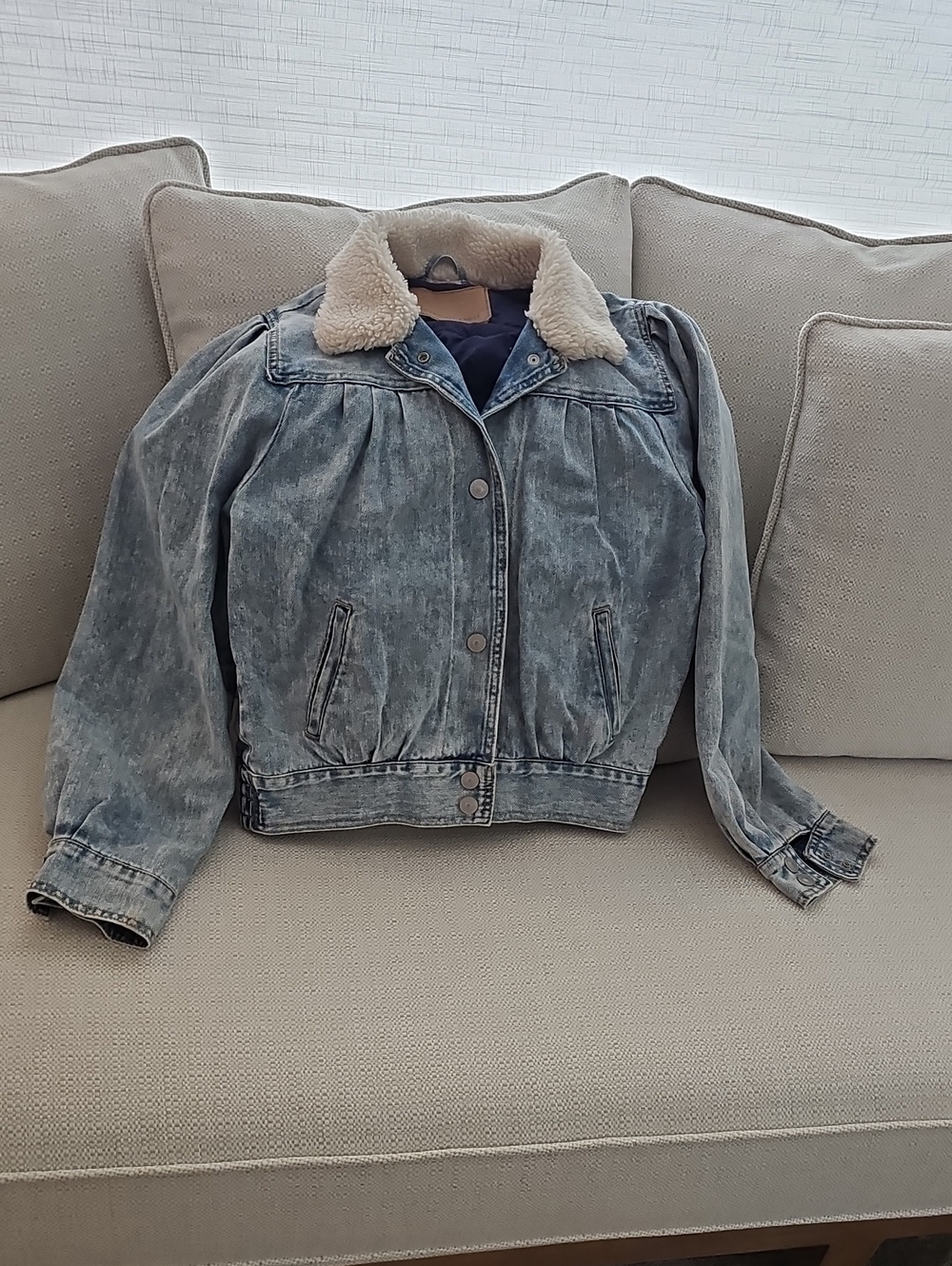 American Eagle Faux Shearling Collar Washed Denim Jacket - Light Blue